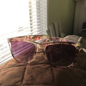 Floral clear ray ban styled sunglasses 🌸